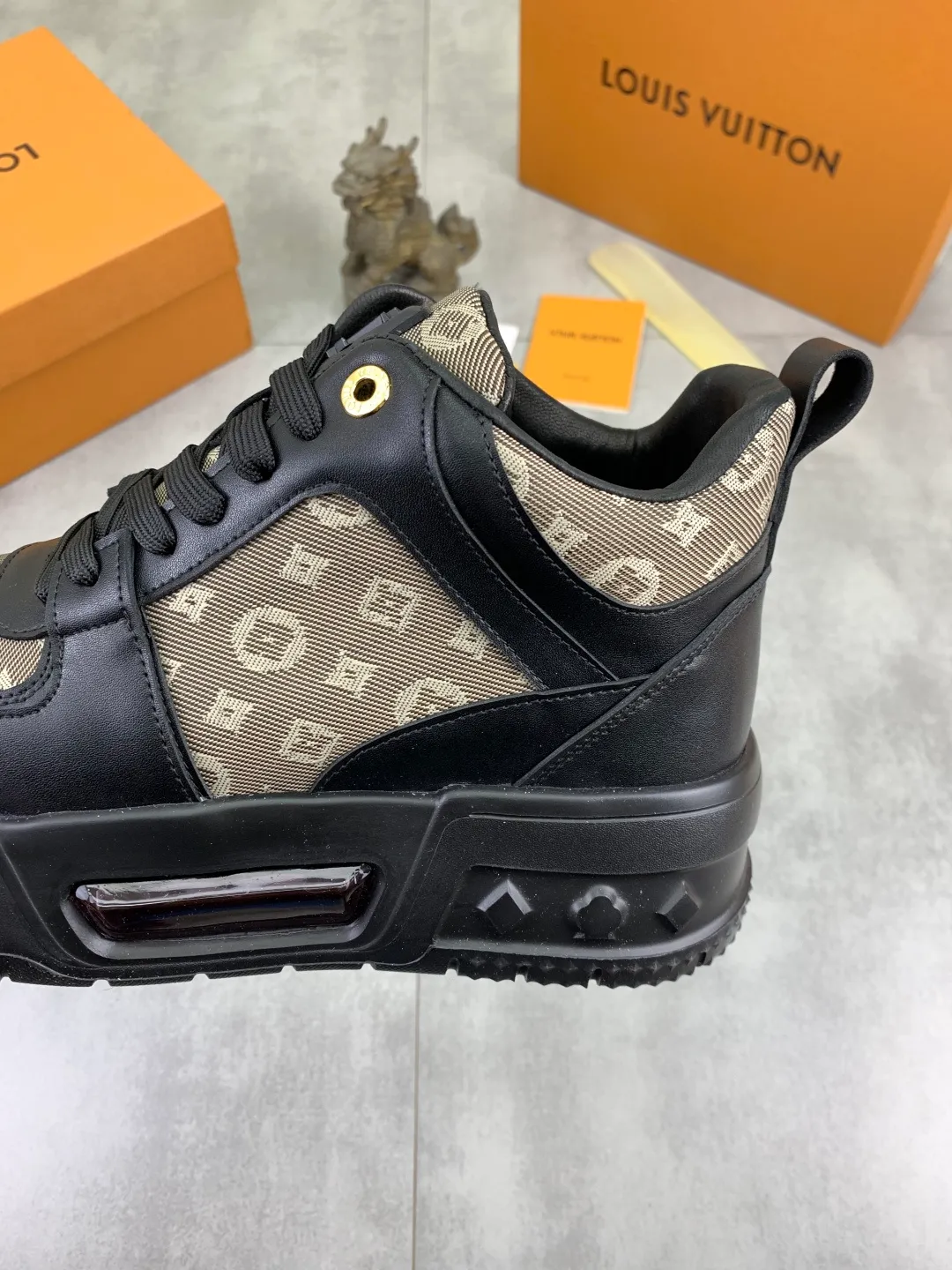 Men's men's shoes 💰P440 new style 💶【LOUIS VUITTON) new high top🍀LV Louis Vuitton *—— LV classic high top trendy shoes! Made of imported original soft calfskin, water-dyed pigskin lining. Original wear-resistant rubber outsole! High quality products! Code number: 38-44 Color: 3️⃣ colors available